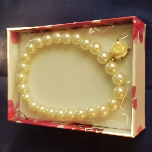 Avon pearl bracelet - Picture 1 of 3